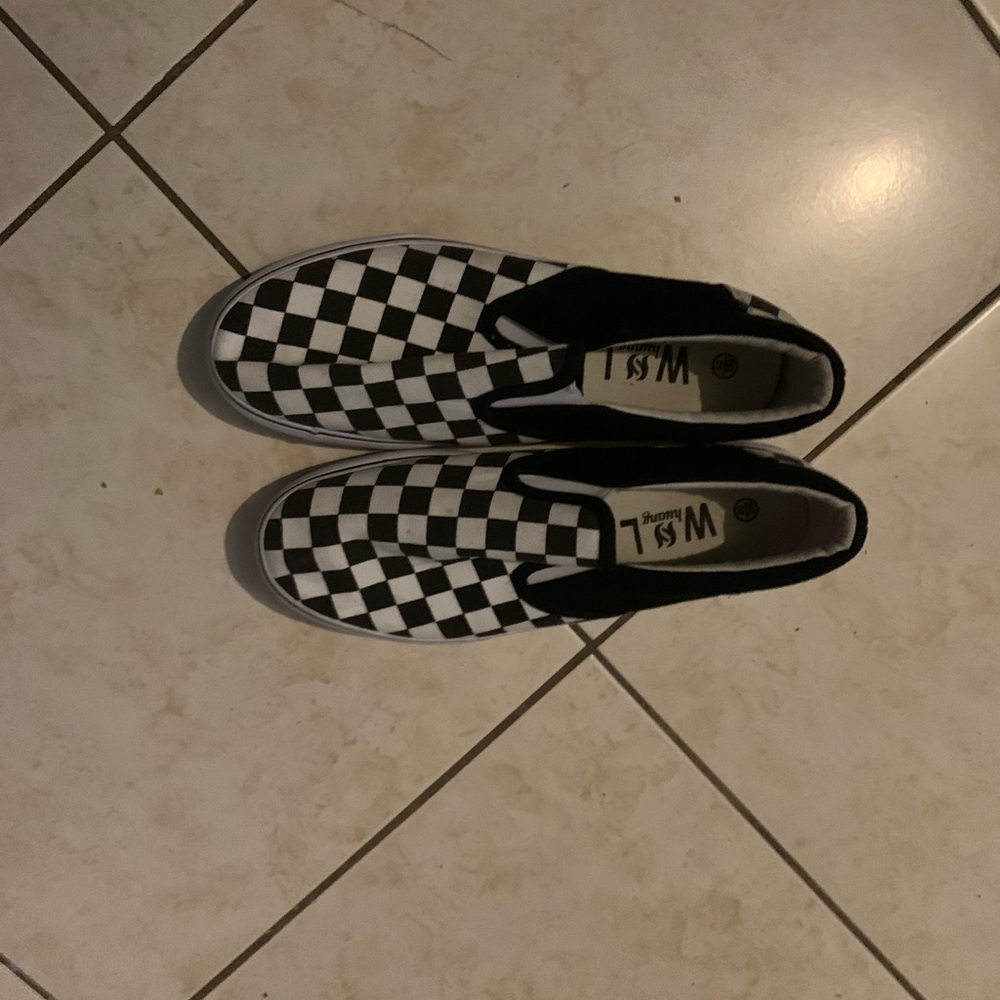Casual sneakers